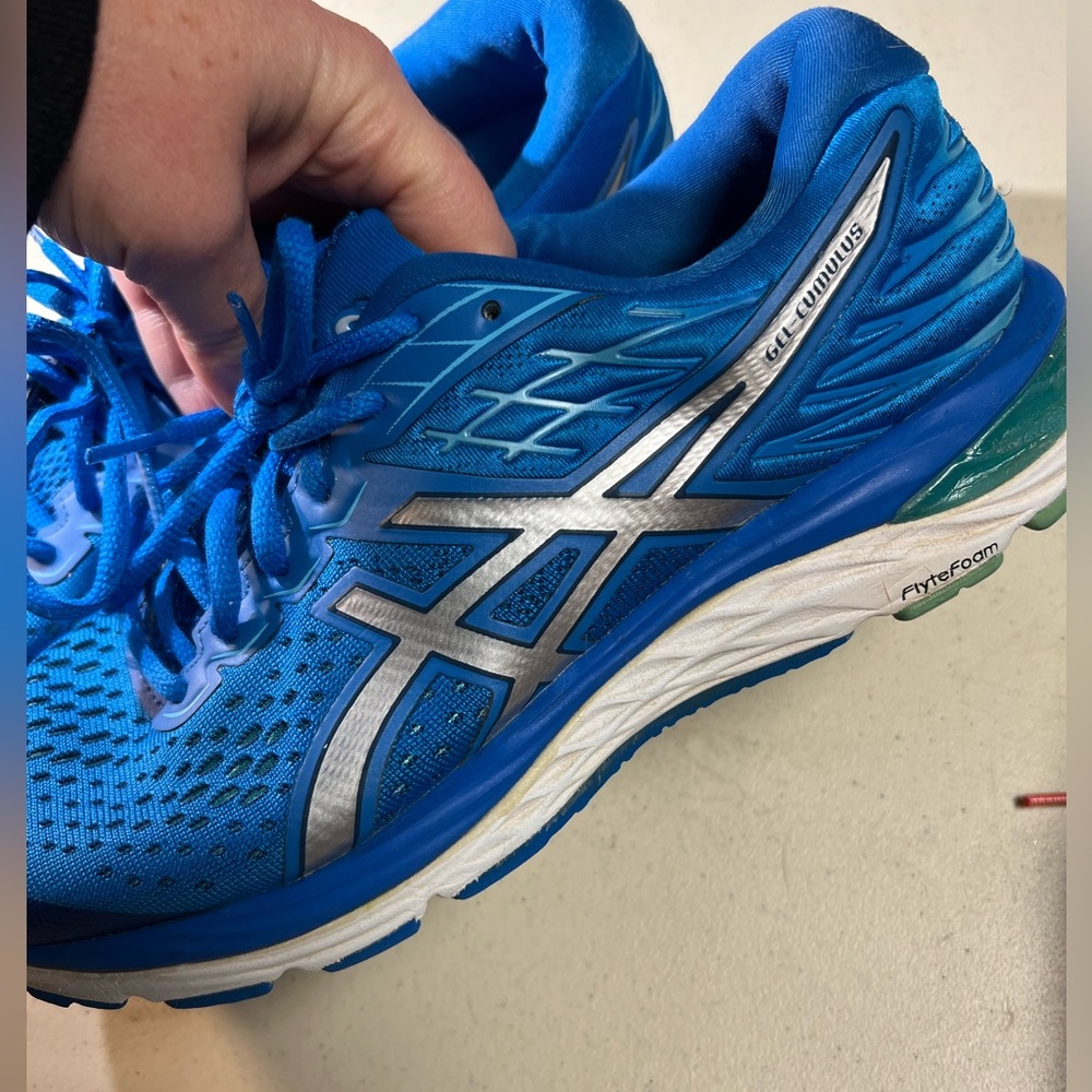 ASICS women’s size 8.5 gel cumulus shoes - Picture 2 of 9
